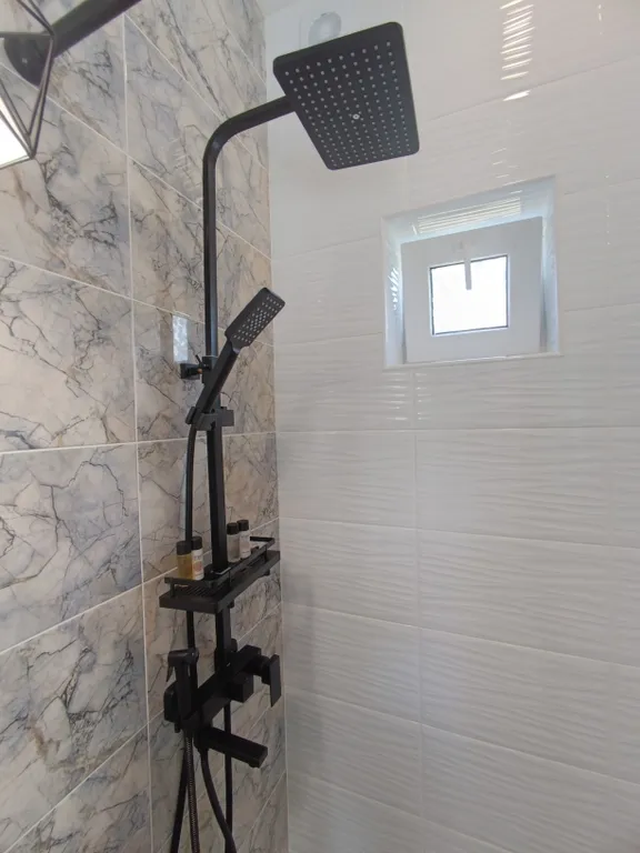 Новый 2-комнатный коттедж с кухней на террасе с видом на море