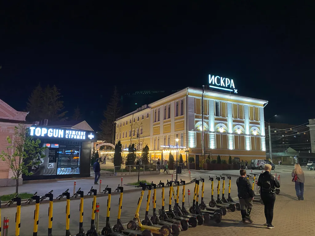 Студия через мост от Кремля