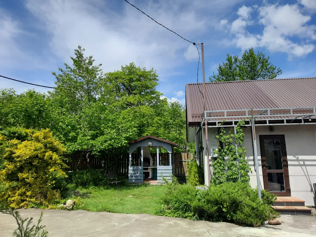 Милый домик в стиле прованс с камином, горячей купелью, баней, бассейном