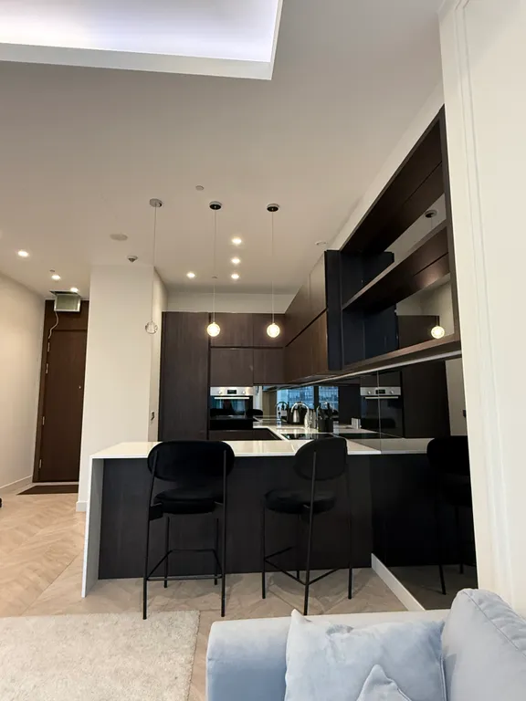 Лаконичный и стильный апартамент с видом на сити