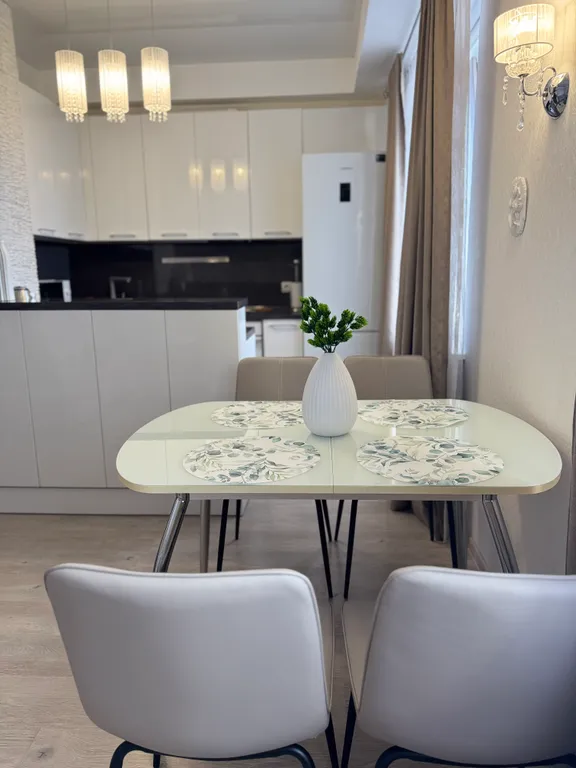 Ухоженная квартира в 7 минутах на авто от Горного Воздуха и площади Победы