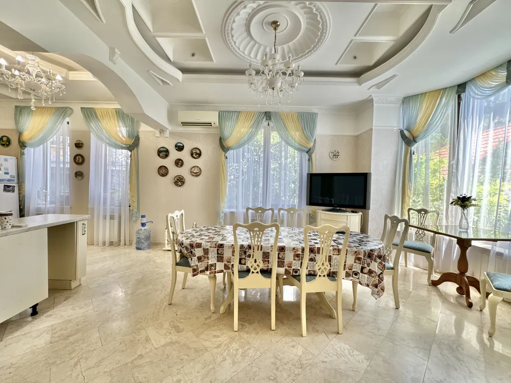 Шикарный дом в заповедной зоне в Ялте