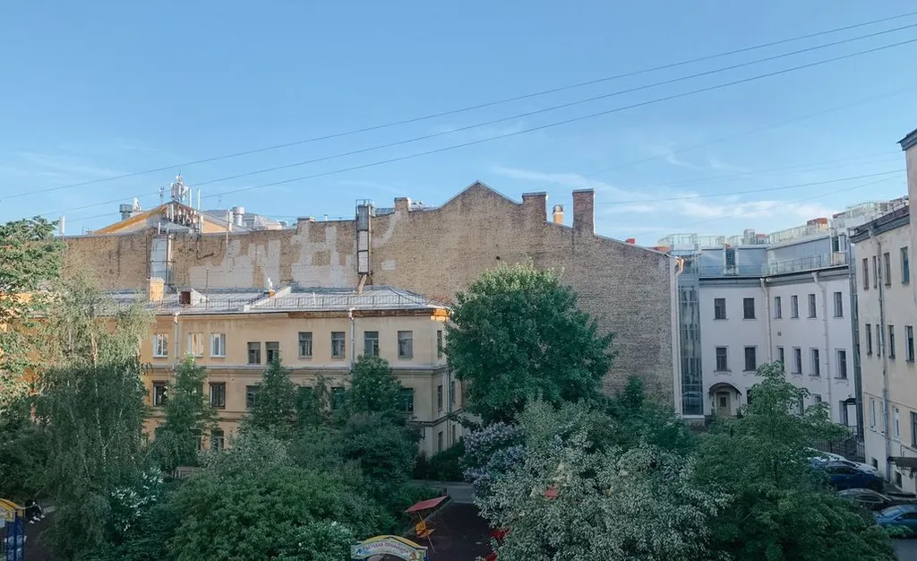 Уютная евротрёшка с бесплатной парковкой и балконом рядом с Эрмитажем