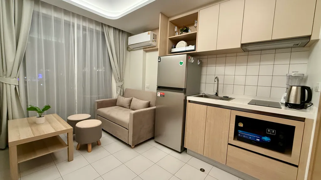 Новая супер однушка с бассейном и морем