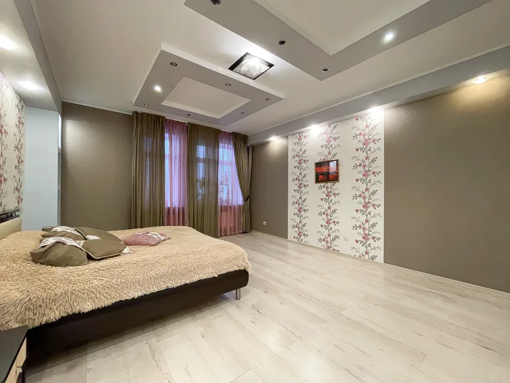 Просторная квартира в центре с видом на залив и замок