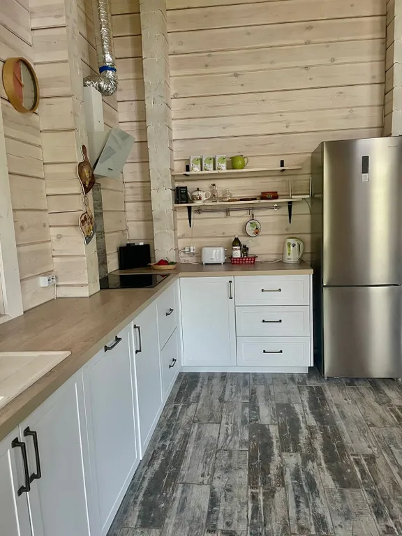 Сказочное шале в лесу