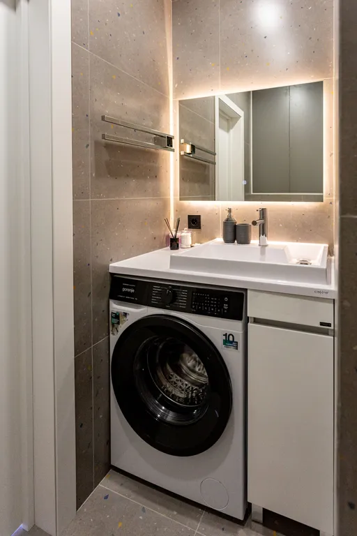 Просторная студия с дизайнерским ремонтом