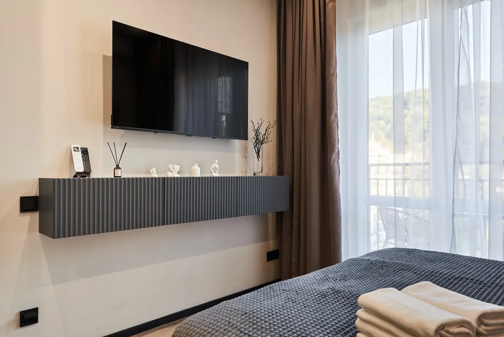 Студия для трех гостей