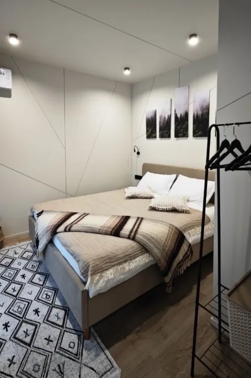 Загородный домик с камином и потрясающим видом на лес