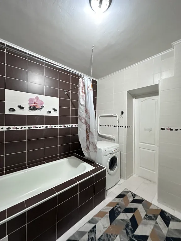 Просторная рядом с рекой и лесом