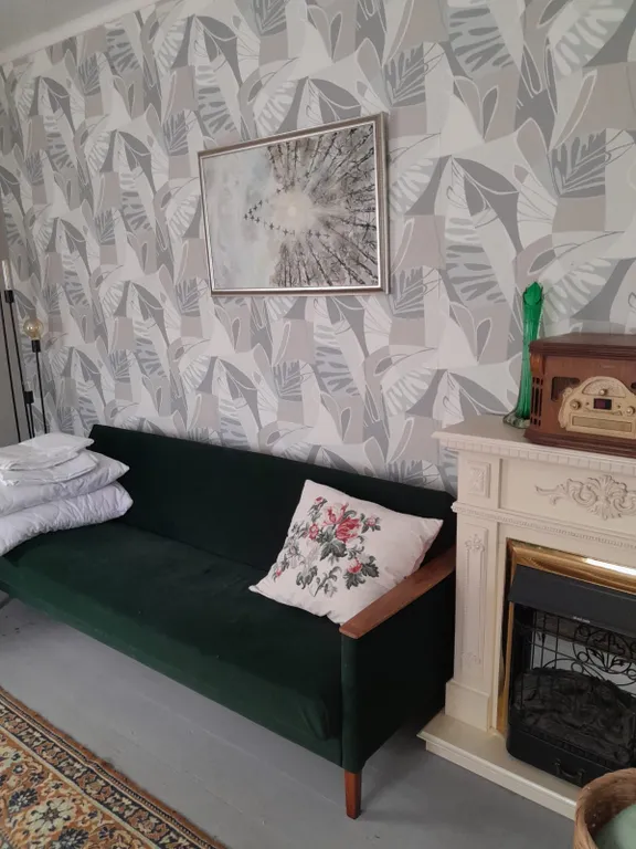 Большой двухэтажный дом с видом на горы