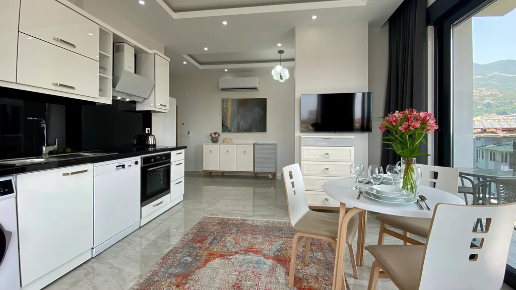 Новые апартаменты в центре рядом с морем