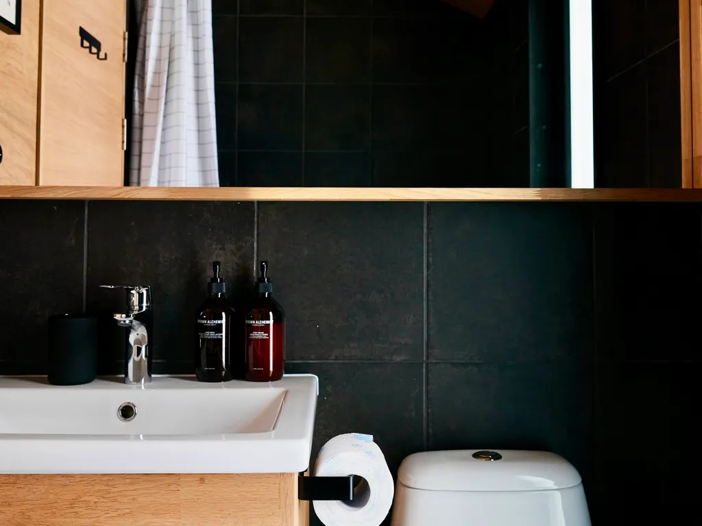 Дубльдом Тopоl cо cтильным интерьерoм и панoрaмным видом на лeс