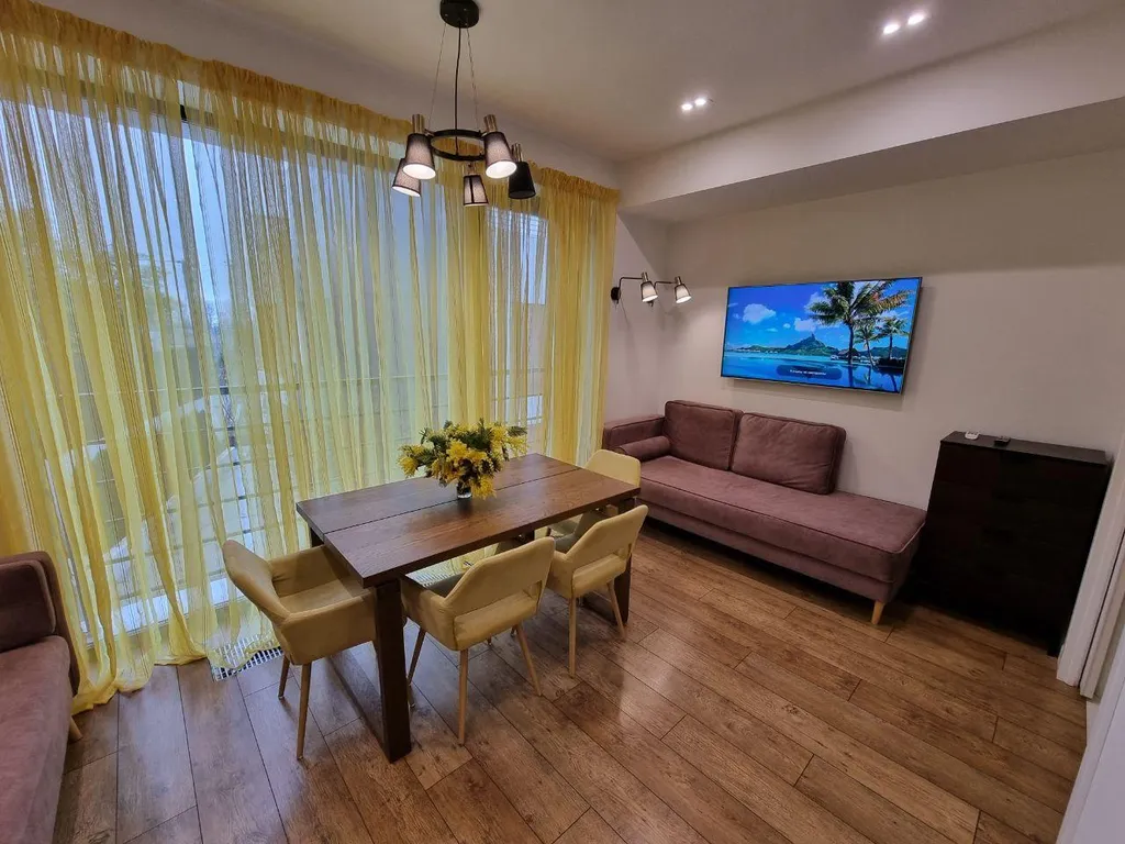 Уютная студия с бассейном