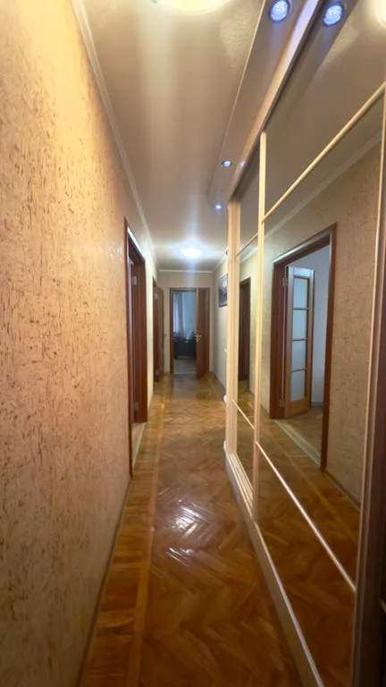 Трехкомнатная квартира в центре города