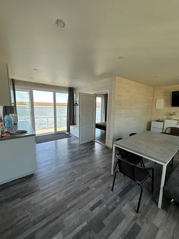 Дом на воде с баней