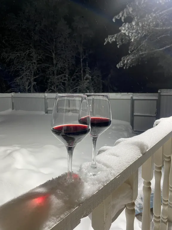 Уютный дом у леса и озера