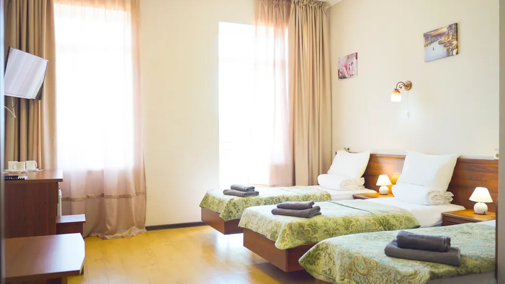 3-местный номер в отеле с бассейном, сауной и питанием