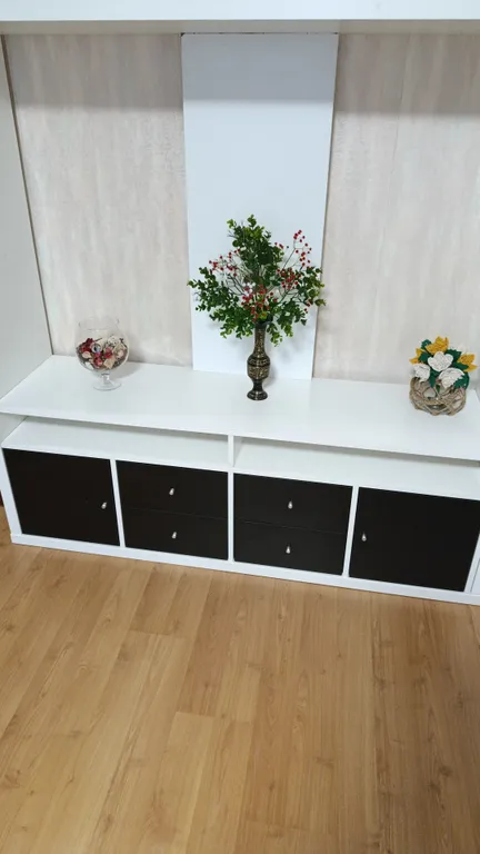 Уютная квартира с роскошной кроватью (2*2м) из натурального дерева