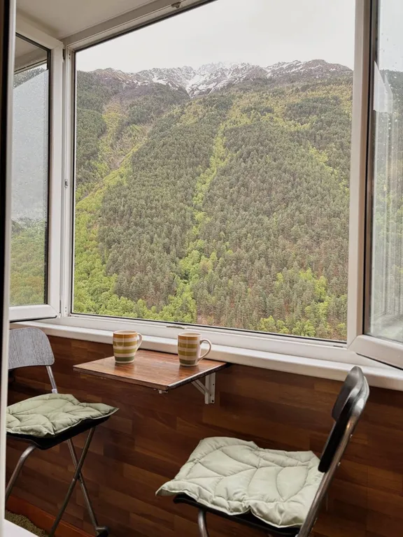 Двухкомнатная с видом на горы