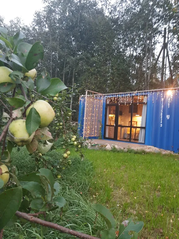 Уютный домик у реки