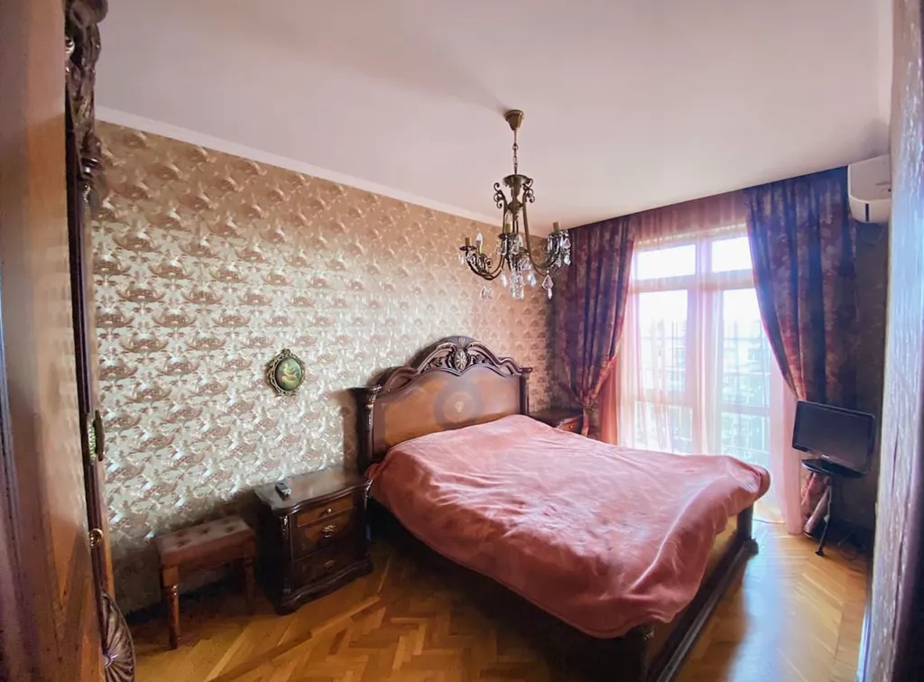 Четырехкомнатная квартира в центре г Сухум в 3х минутах от моря