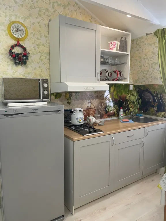 Дом с баней и детской площадкой, рядом лес и горы