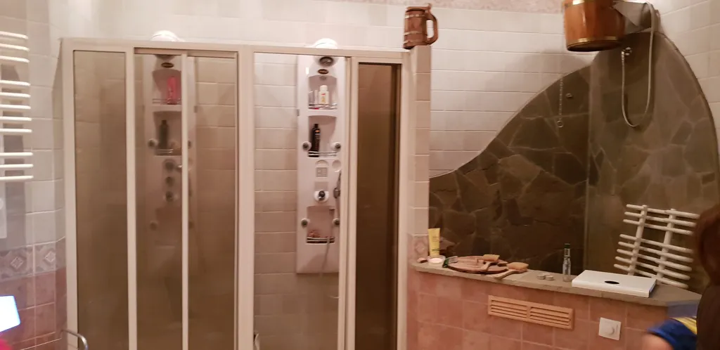 Загородный дом с бассейном и банкетным залом