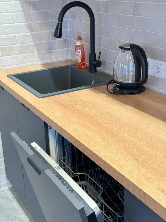 Дом с бассейном и 6 спальнями