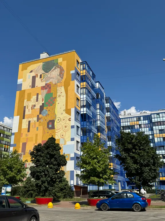 Уютная студия с большой кроватью в спальном районе