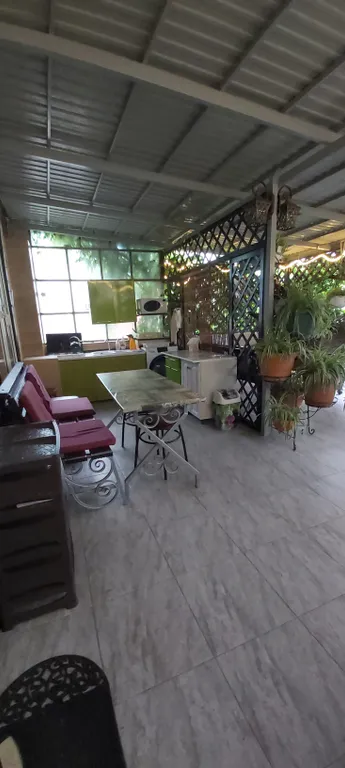 Часть дома с отдельным входом и террасой