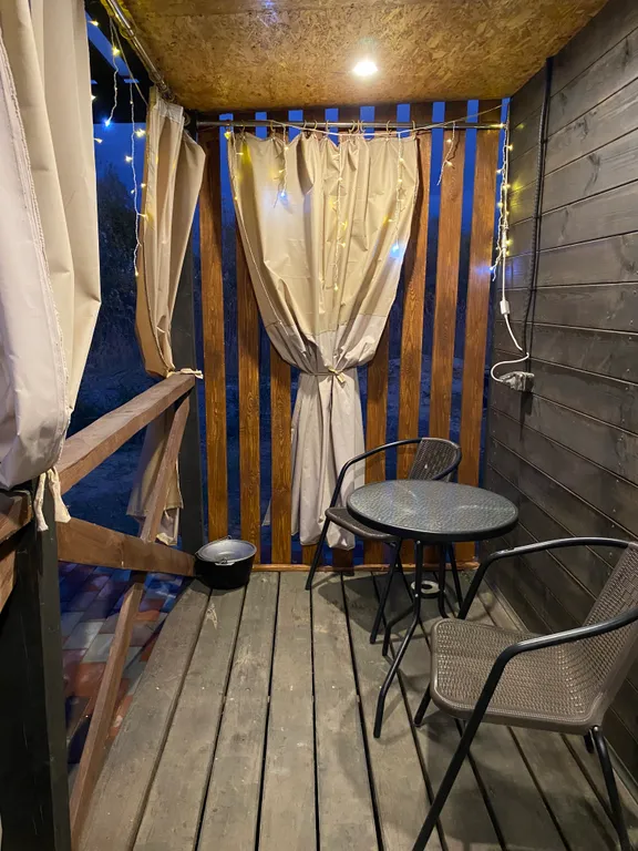 Домик у озера