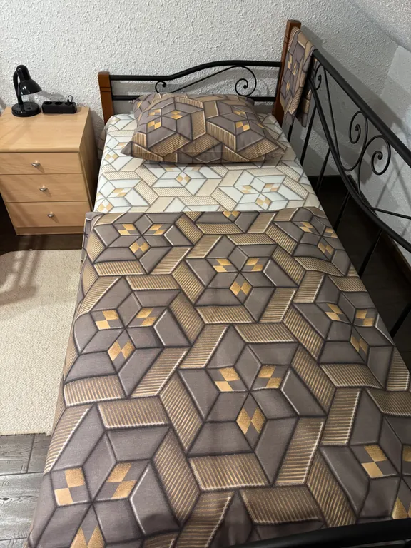 On two levels with two bathrooms