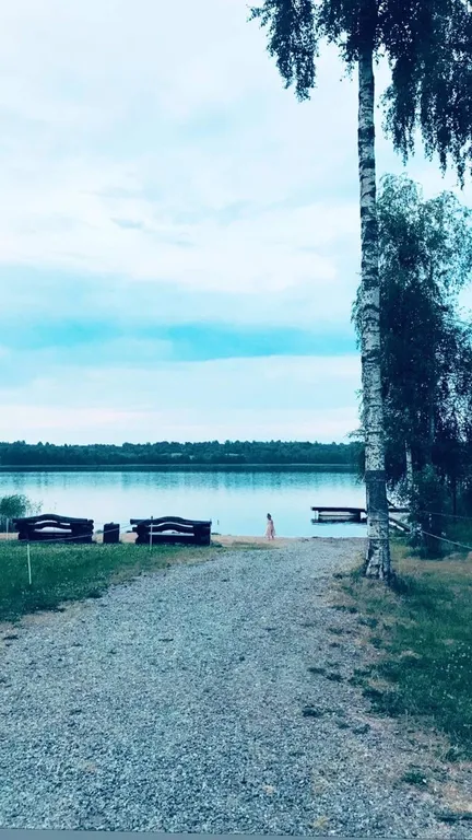 Уютный семейный дом у озера