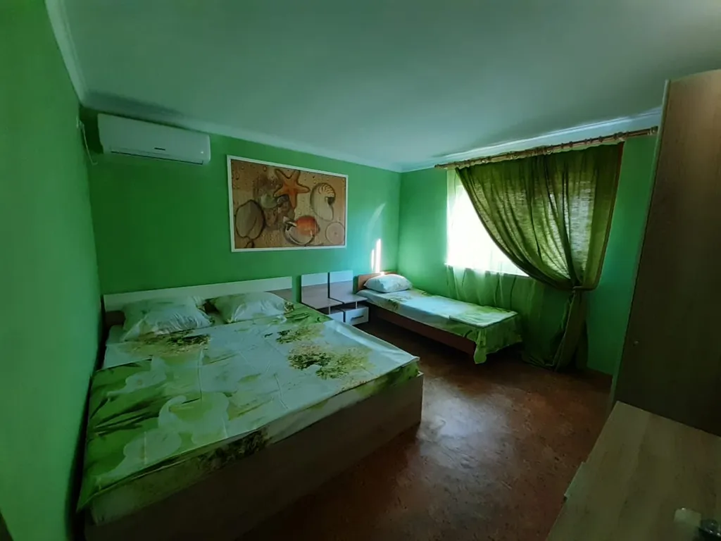 Коттедж Номер на две спальни — аренда посуточно в Оленевка