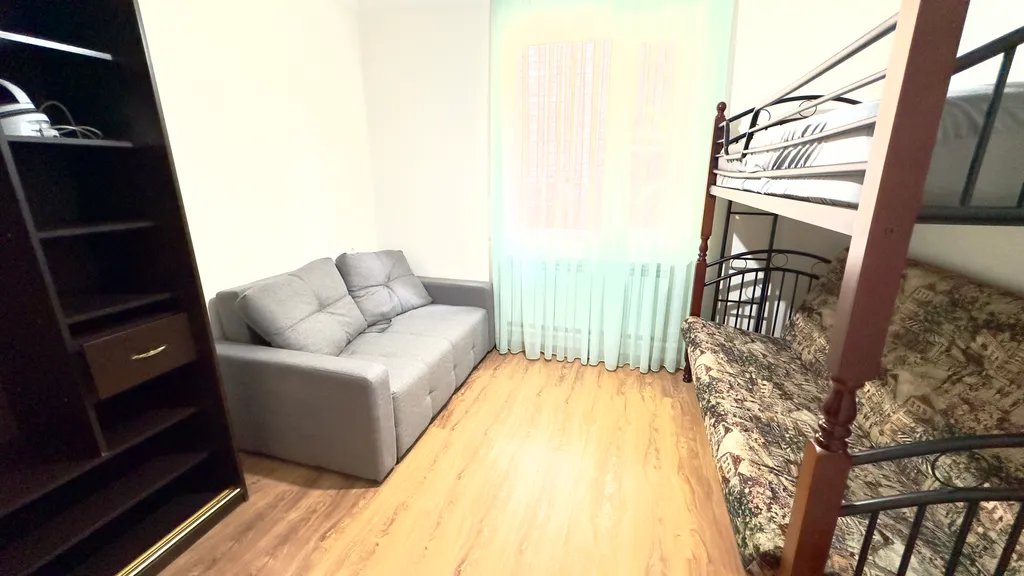 Второй этаж в доме в центре города, все в шаговой доступности