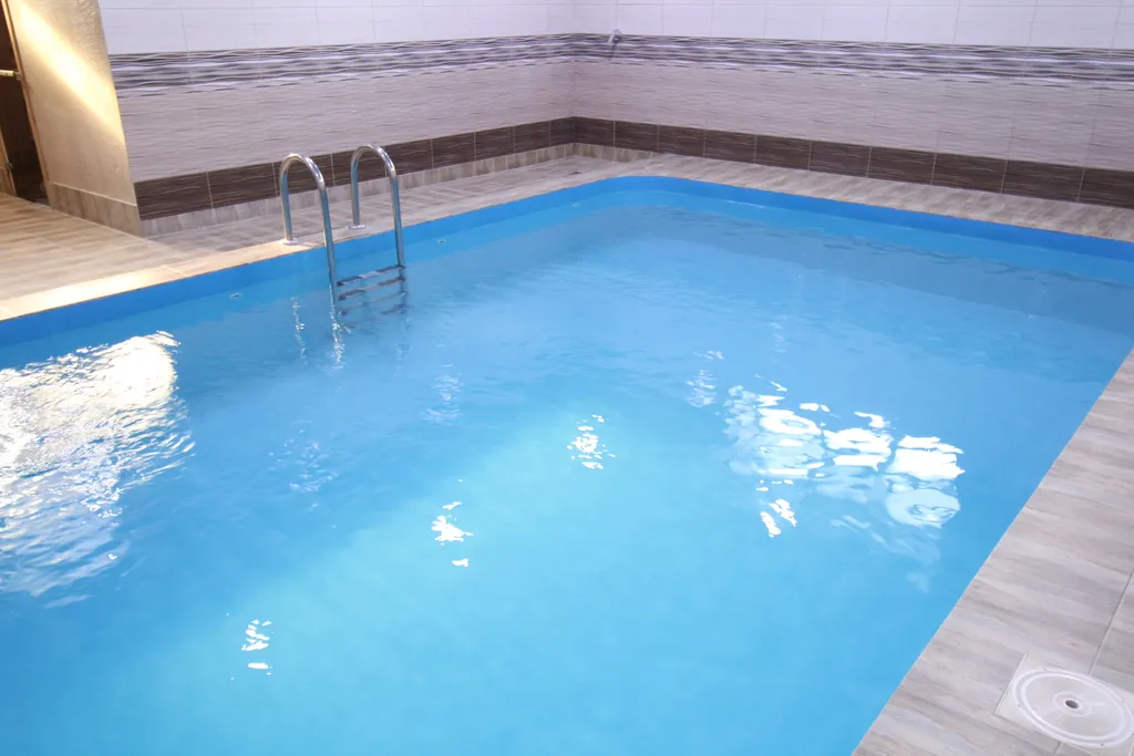 Аренда коттеджа для отдыха с теплым бассейном, сауной, бильярдом