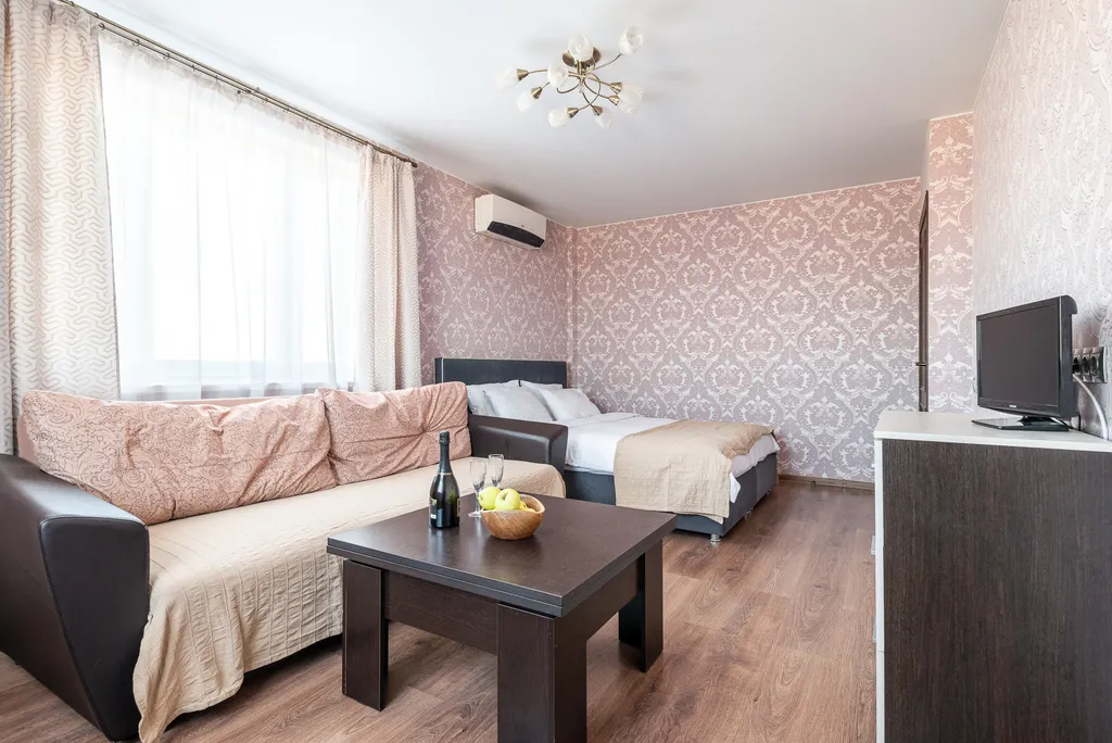 Евротрешка у ТРЦ Мега