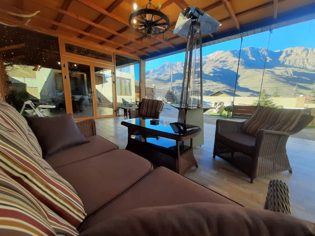 Дом в горах с бассейном