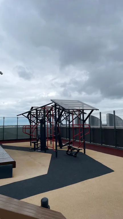 Выдающуюся квартира с дизайнерским ремонтом в центре города