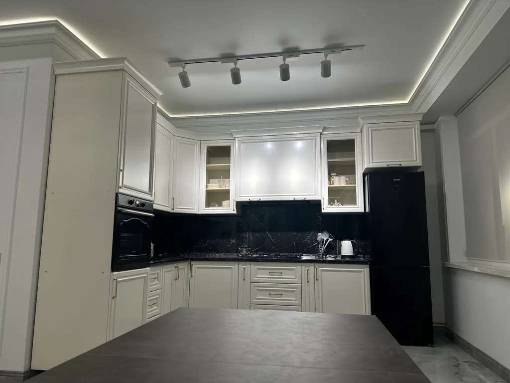 Уютная квартира в центе города рядом с ЖД вокзалом с видом на горы