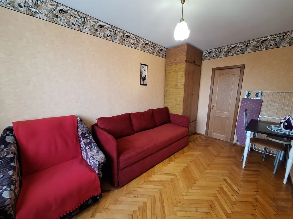 2 комнатная квартира у станции метро Московская