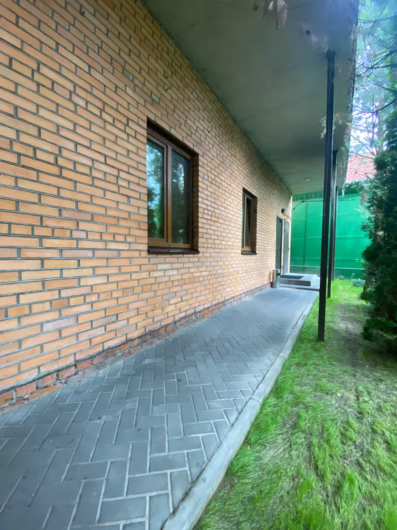 Коттедж Коттедж с большим бассейном — Черное