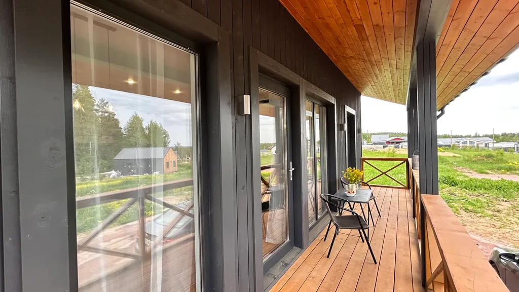 Дом с видом на сосновый лес возле Игоры Драйв с уютной зоной кострища