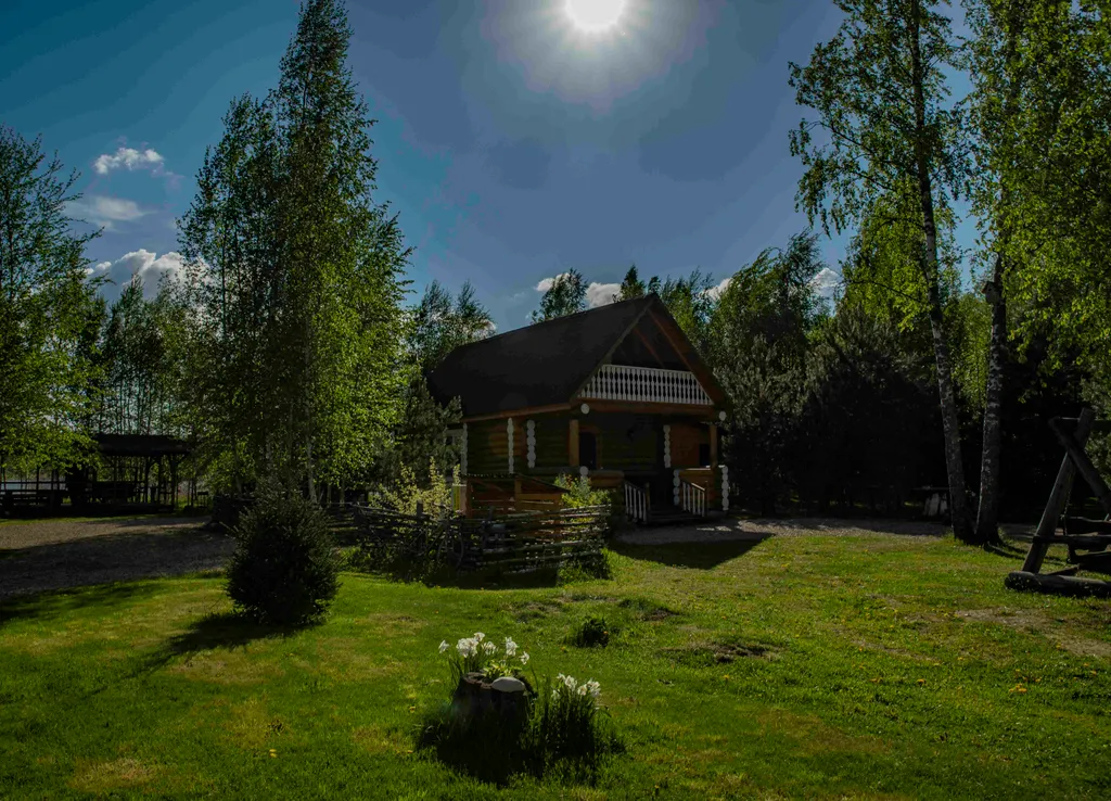 Уютный коттедж с балконом на шесть человек на берегу озера Селигер