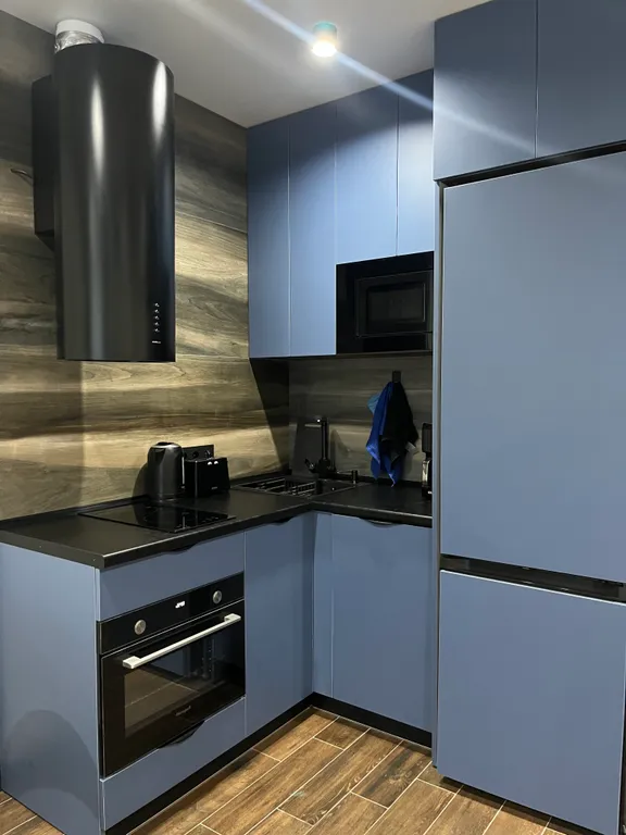 Квартира-студия в окружении хвойного леса и гор.