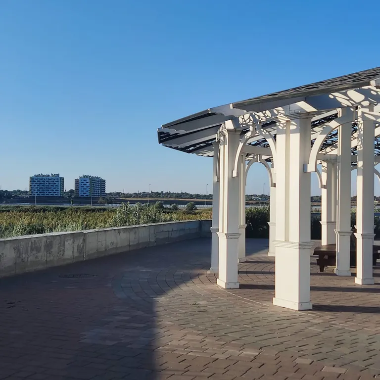 Квартира у моря с видом на соленое озеро