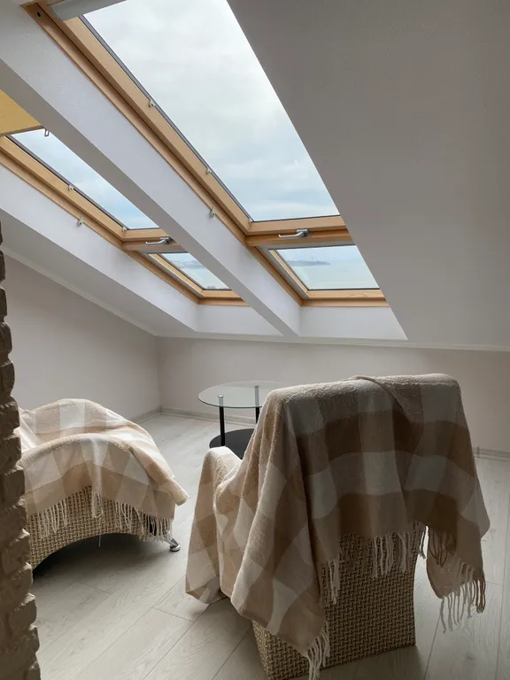 Двухуровневая квартира на первой линии с видом на море