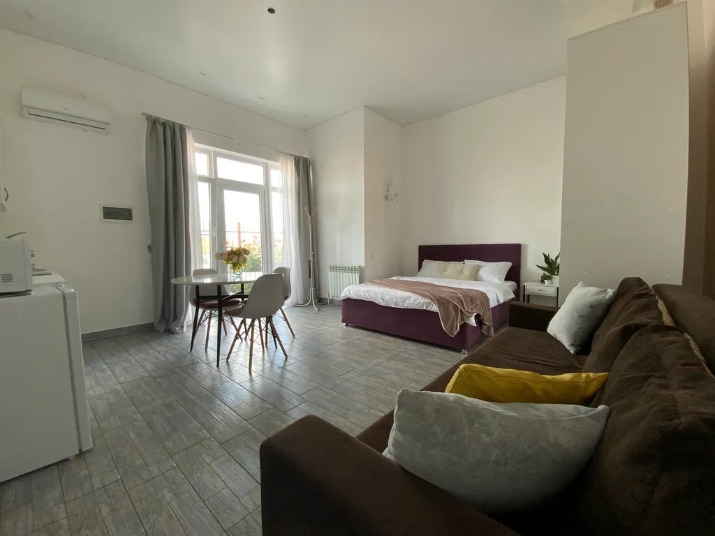 Семейная студия с террасой видом на горы и море