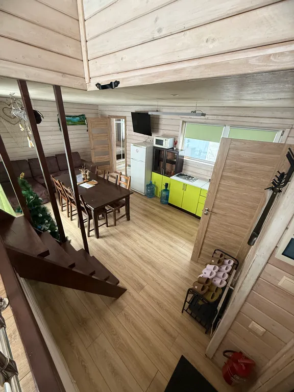 Дом с панорамными окнами на берегу озера на 6 чел с баней на територии